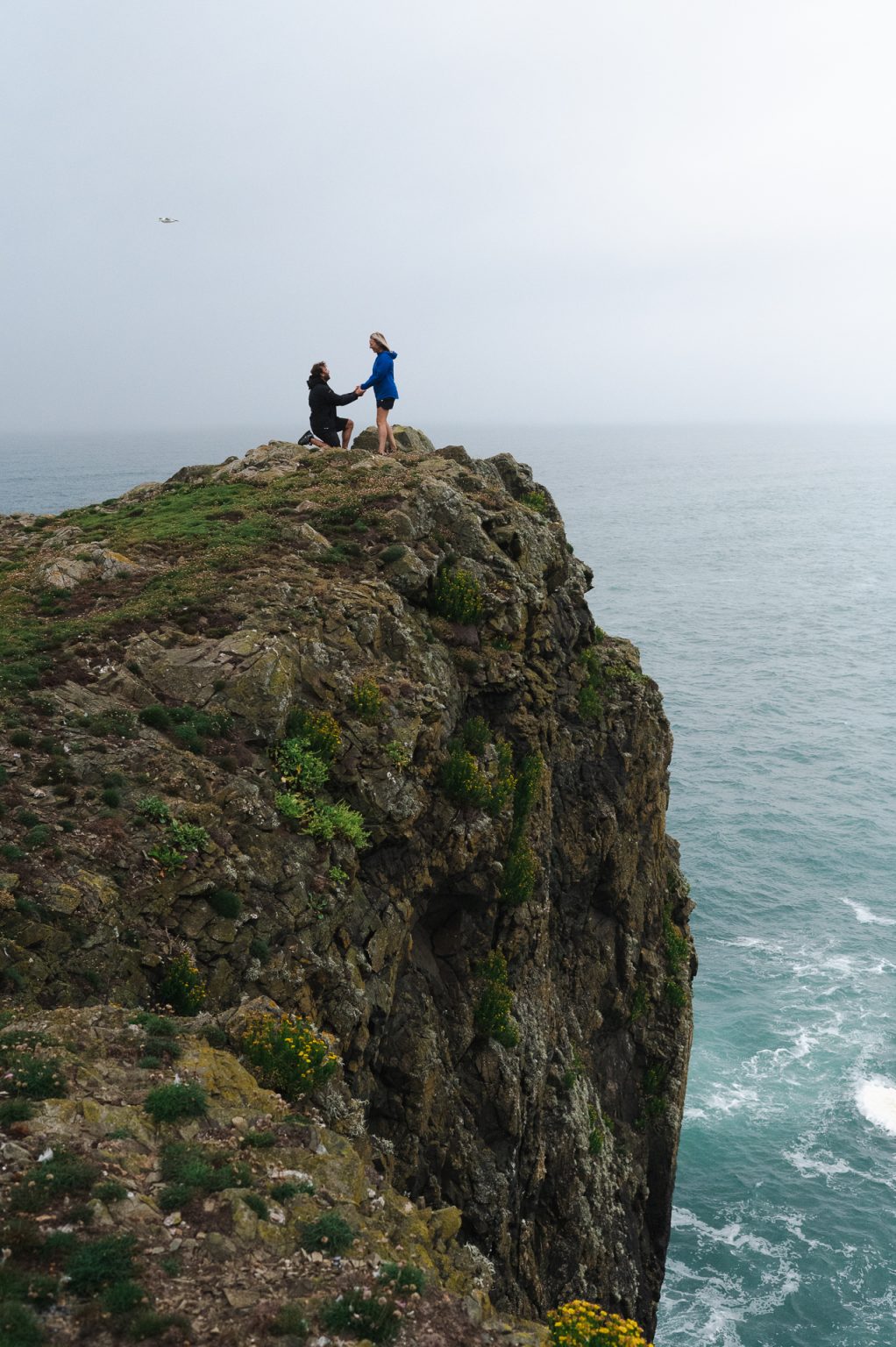 cliff top adventure outdoor cornwall proposal photoshoot