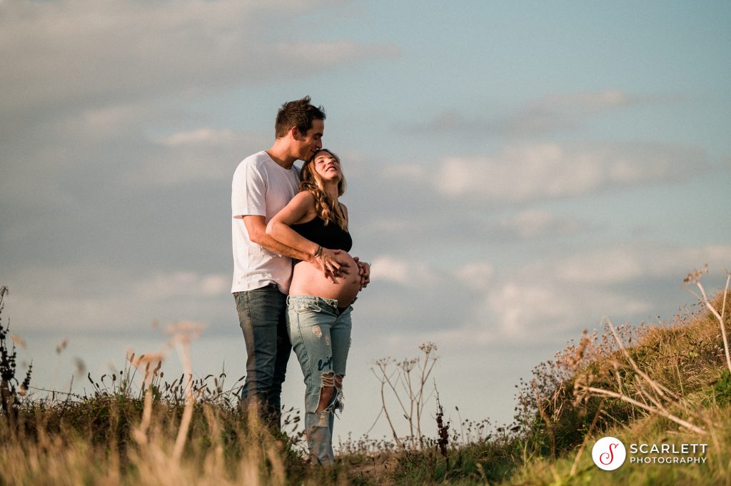 maternity photoshoot on the cliffs at Porth near newquay
